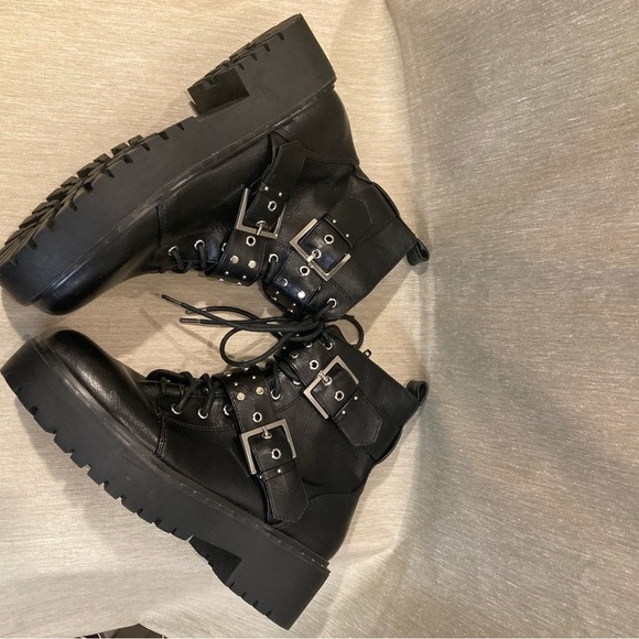 NASTY GAL Sz 38 Moto Style Studded Buckles Zipper Closure Ankle Vegan Boots NEW - Picture 4 of 9